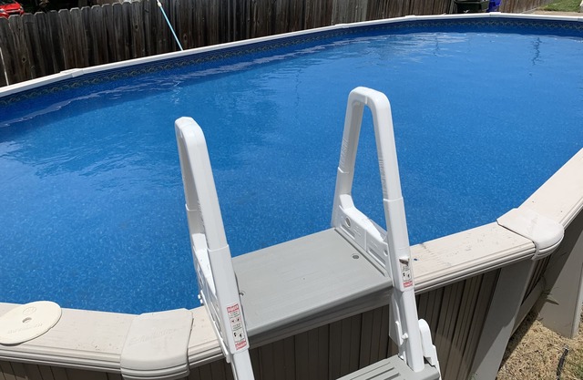 Bay View Bungalow by the Pier - Swimming Pool and Pet Friendly