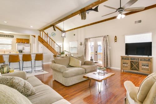 Bayou Bliss Barataria Waterfront Getaway with Dock!