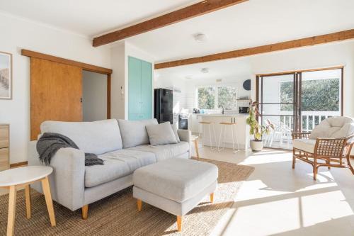 Bayview Cottage - Serene Escape between Beach & Bay