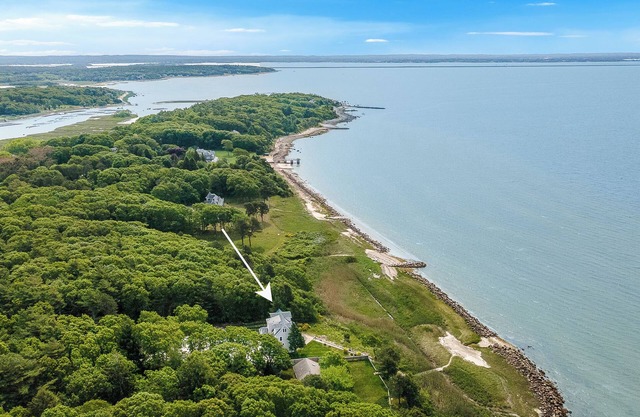 BAYVIEW New! 3BR/3 FB Sandy Beachfront Oasis w/views over Buzzards Bay to Cape!