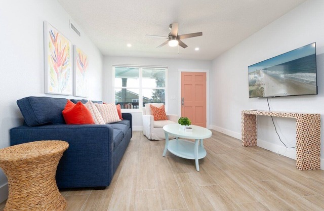 Be A Nomad | Margaret House | 2blks from the Bch