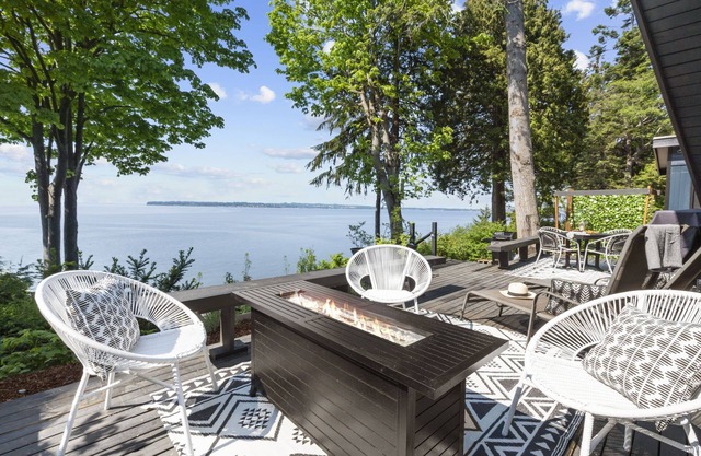 Beach Access /Oceanfront A-frame cabin with sweeping ocean and sunset views