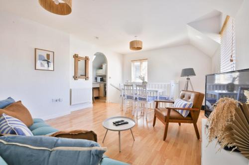 Beach Breeze – Family 2-Bed Home in Barry