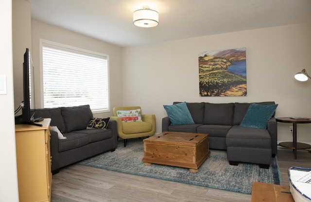 Beach Condo - 3 Bdrm - 6 Beds - 2.5 Baths - Beach and Bikes - Licenced