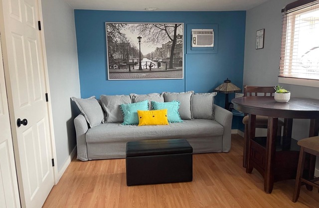 Beach cottage oasis Perfectly Located -- 5 min from beach and downtown !