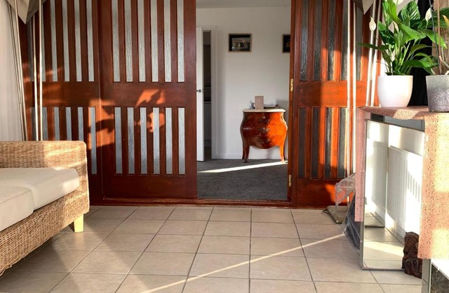 Beach Front Apartment with Free Parking, St Annes