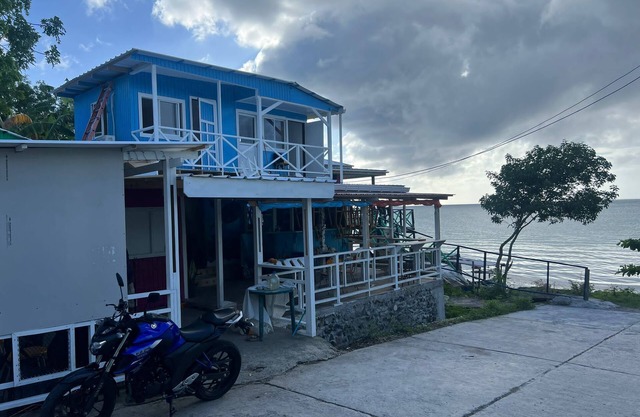 Beach front bungalow with AC in Providencia