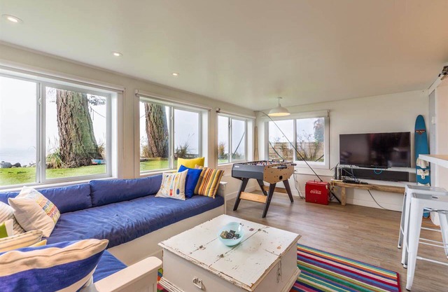 Beach Front Cottage Floor , chic and perfect for a family of four