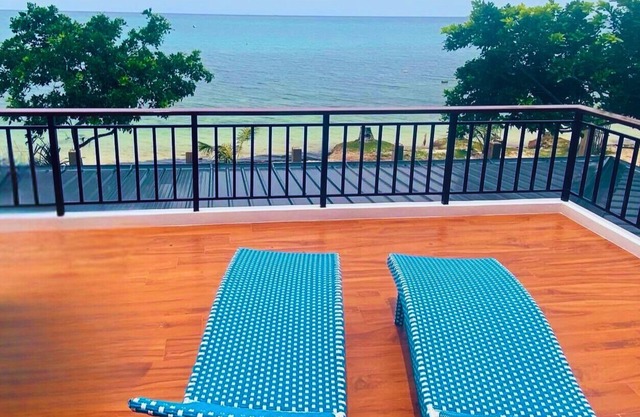Beach front Villa w/garden and outdoor kitchen,