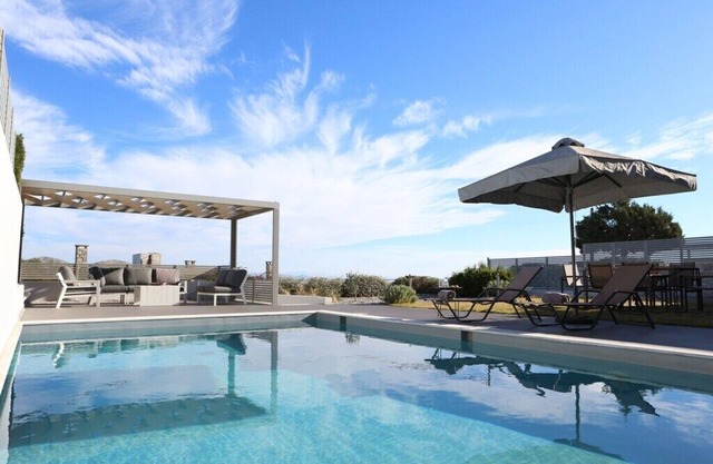 Beach front villa with private sea water pool & amazing sea view to Saronic golf