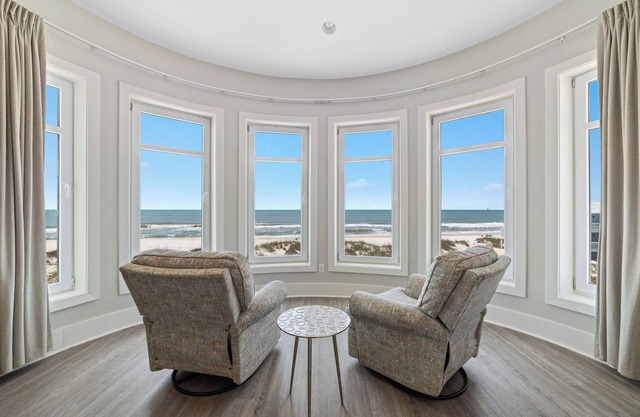 BEACH FRONT w/GREAT VIEW includes Custom POOL & Peaceful PRIVATE BEACH