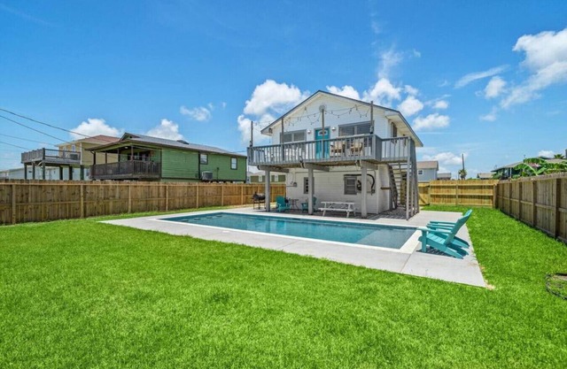 Beach Home with Pool in Jamaica Beach
