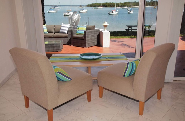Beach house on the waterfront of Soldiers Point!