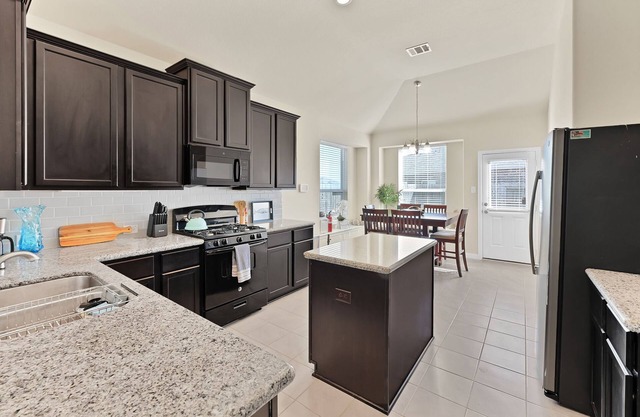 Beach Resort in Lago Mar 20 min from Galveston!