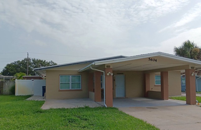 Beach Style House w/large backyard, close to fishing, canoeing, and beaches