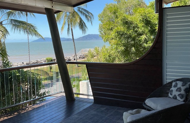 Beach vibes 2-bedroom house with gorgeous sea views in Machans Beach