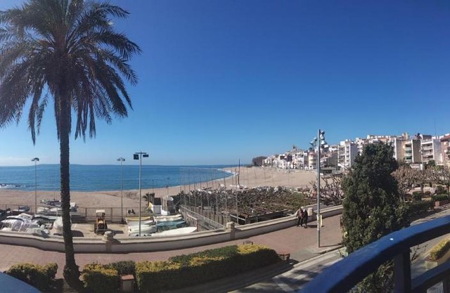 Beachfront Apartment with Sea Views & Private Parking