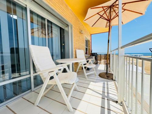 Beachfront apartment - La Mata