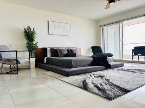 Beachfront Apartment with 3 BR 2 BA with pool