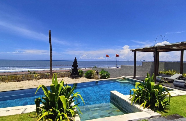 Beachfront Arjuna villa 2 bedrooms