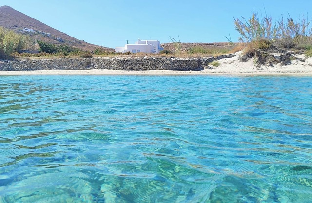 Beachfront - Authentic- Idyllic- Relaxing -Homey - Sleeps 9 - Close to Naoussa