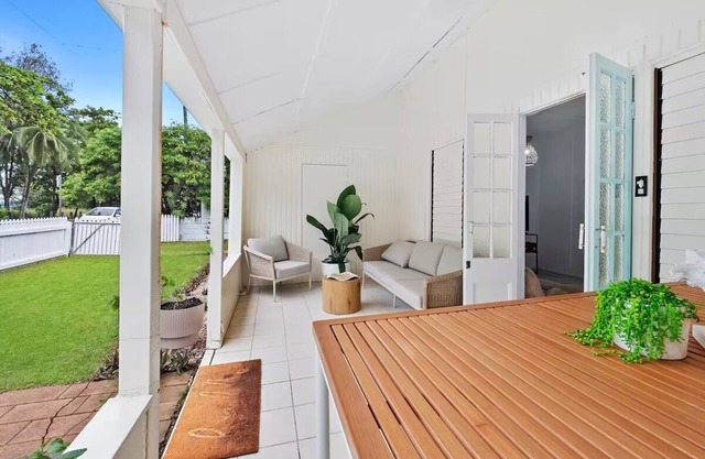 Beachfront Bliss with Private Spa – Relax & Rejuvenate