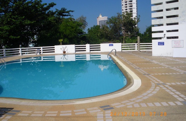 Beachfront Charming Condo with balcony