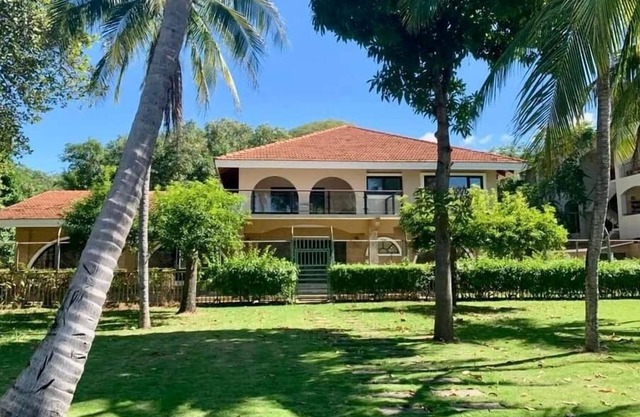 Beachfront compound, pool, perfect secure location