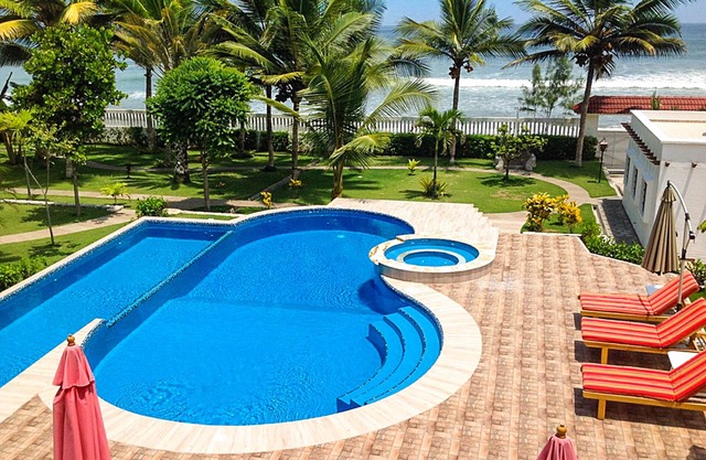 Beachfront, large Pool, lap pool, & Jacuzzi, Barbecue area, Spectacular Gardens