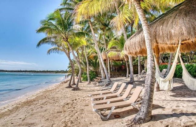 Beachfront Soliman Bay Villa 33- for 26 guests!