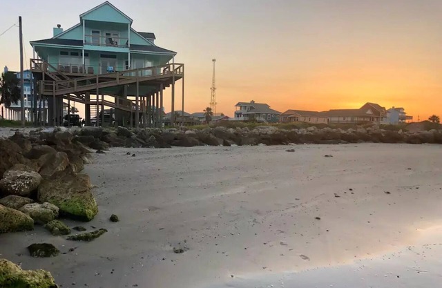 BEACHFRONT, spacious, & family-friendly