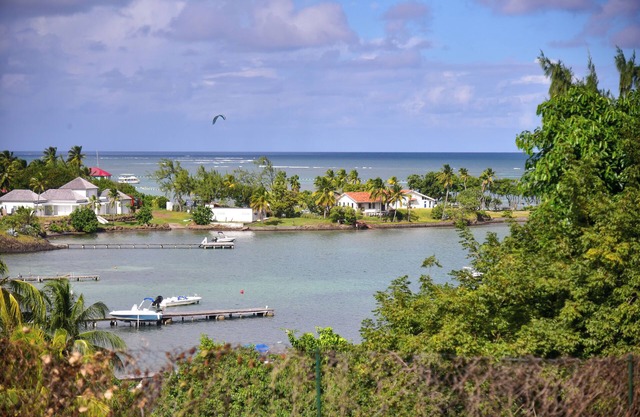 Beachfront villa Cap Est Le François