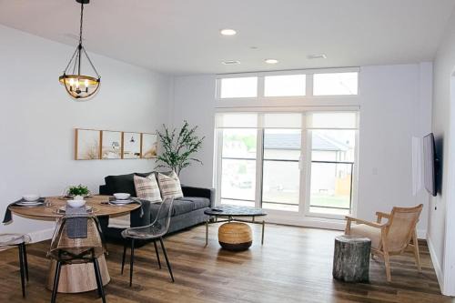 Beachview getaway at the New Carlyle 302 on the Main strip in Grand Bend