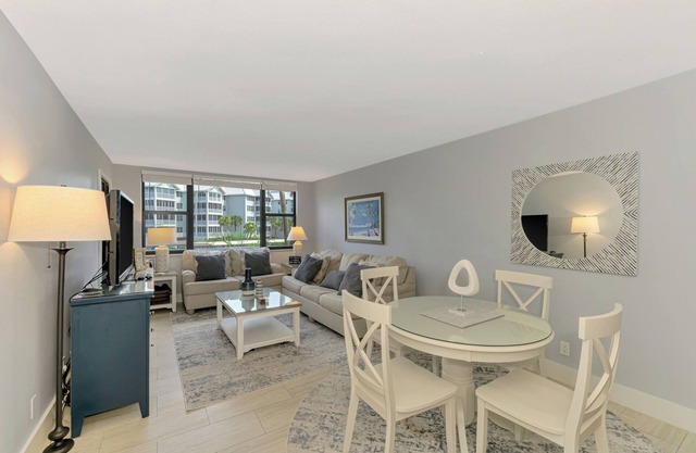 Beachy 1 bedroom/1 bath unit - Fully equipped for your beach vacation!