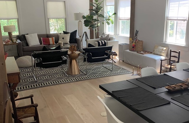 Beachy Chic South of the Hwy in SH Village just 3blks to shops, food and fun!🏖️