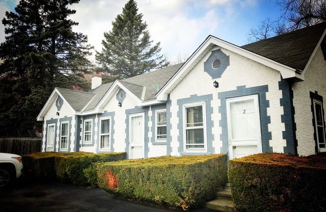 Bear Mountain Bridge Motel Regular Room