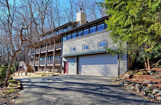 Bear Paw Den- Summer Discount Rates! Views, Hot Tub, Fire Pit, Elevator