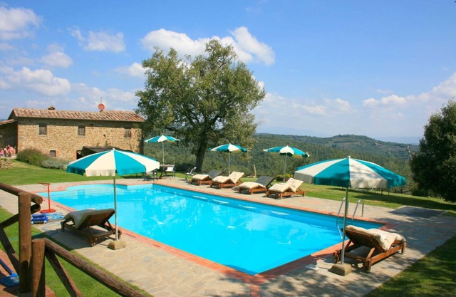 Beautiful private villa for 8 guests with WIFI, private pool, TV and pets allowed, close to Arezzo