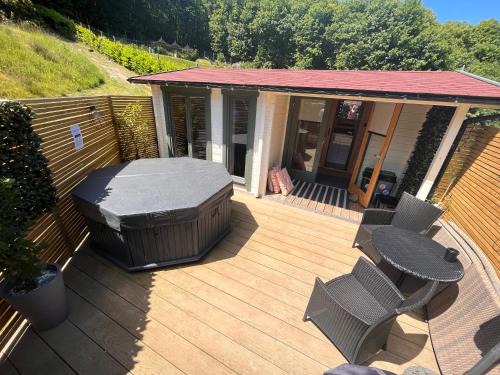 Beauslodge Authentic Log Cabin With Private Hot Tub