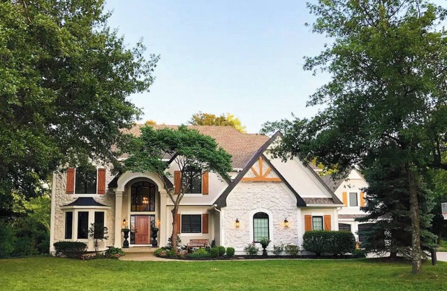 Beautiful 1-Bdrm Private Suite - Like a Resort Overlooking a Creekside Backyard