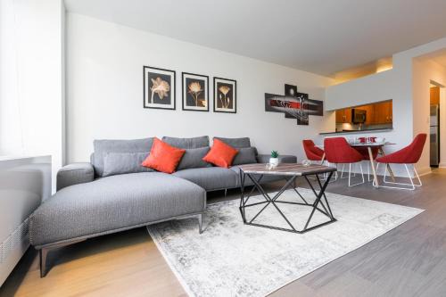 Beautiful 1 Bed Fully Furnished Apartment