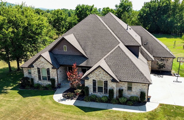 Beautiful 2-Acre Refuge w/Pool-5 miles to UofA!