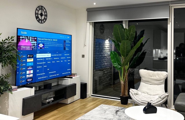 Beautiful 2-Bed High Rise Apartment in Royal Wharf