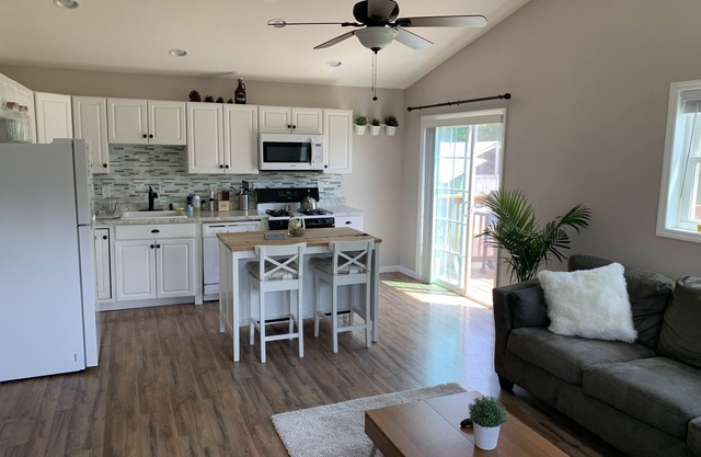 Beautiful 2 Bedroom Apartment, 8 minutes from Bethel Woods!