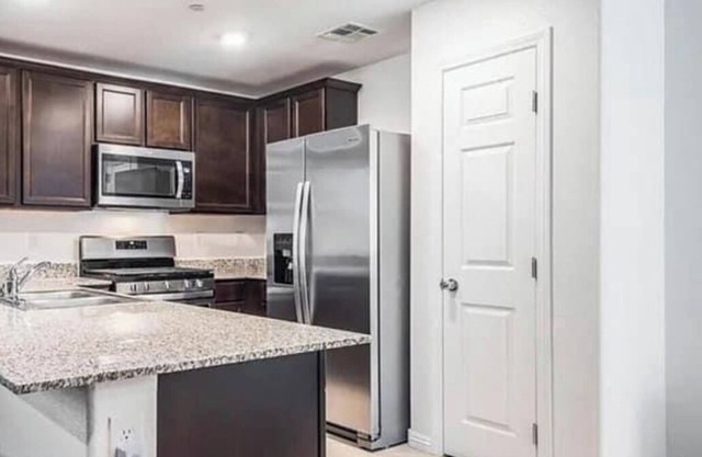 Beautiful 2 bedroom townhome North Las Vegas