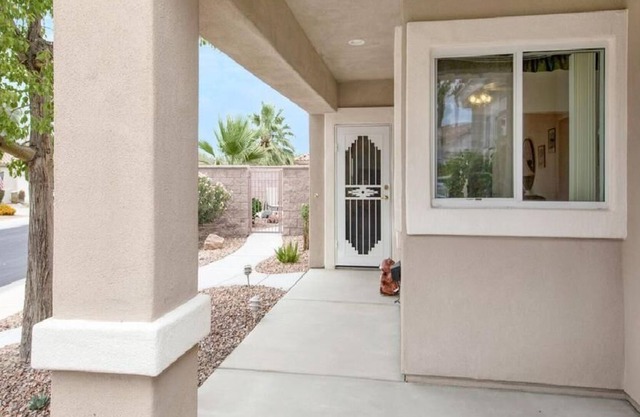 Beautiful 2 Br. Single family (83128) by Houzlet