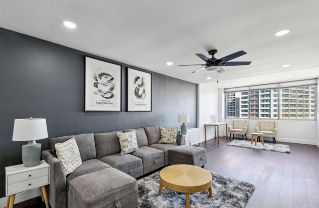 Beautiful 2BD Escape, Elegant, Cozy & Central with Free Parking and WiFi 2201