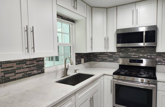 Beautiful 3-bedroom House> San Diego County > Spring Valley, CA. with AC/Wi-Fi