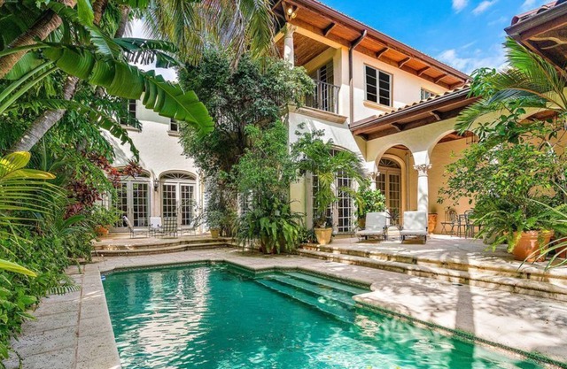 Beautiful 3 Br. Townhome (101130) by Houzlet