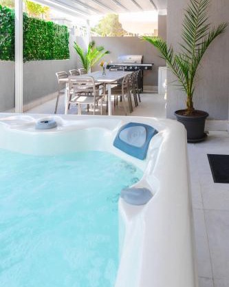 Beautiful 3BR with Private Jacuzzi by ArcoBnb